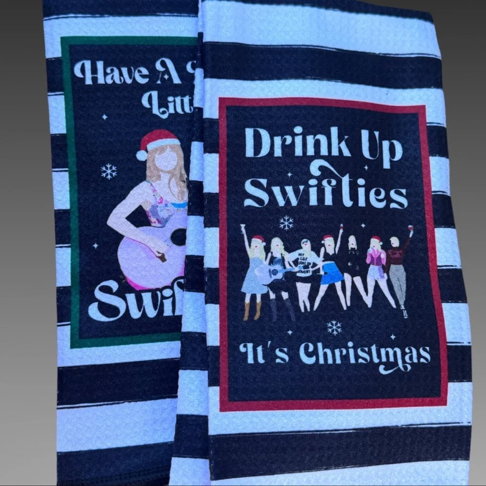 NWT Set of‎ 2 Swiftie Christmas Themed Chevron Kitchen Towels